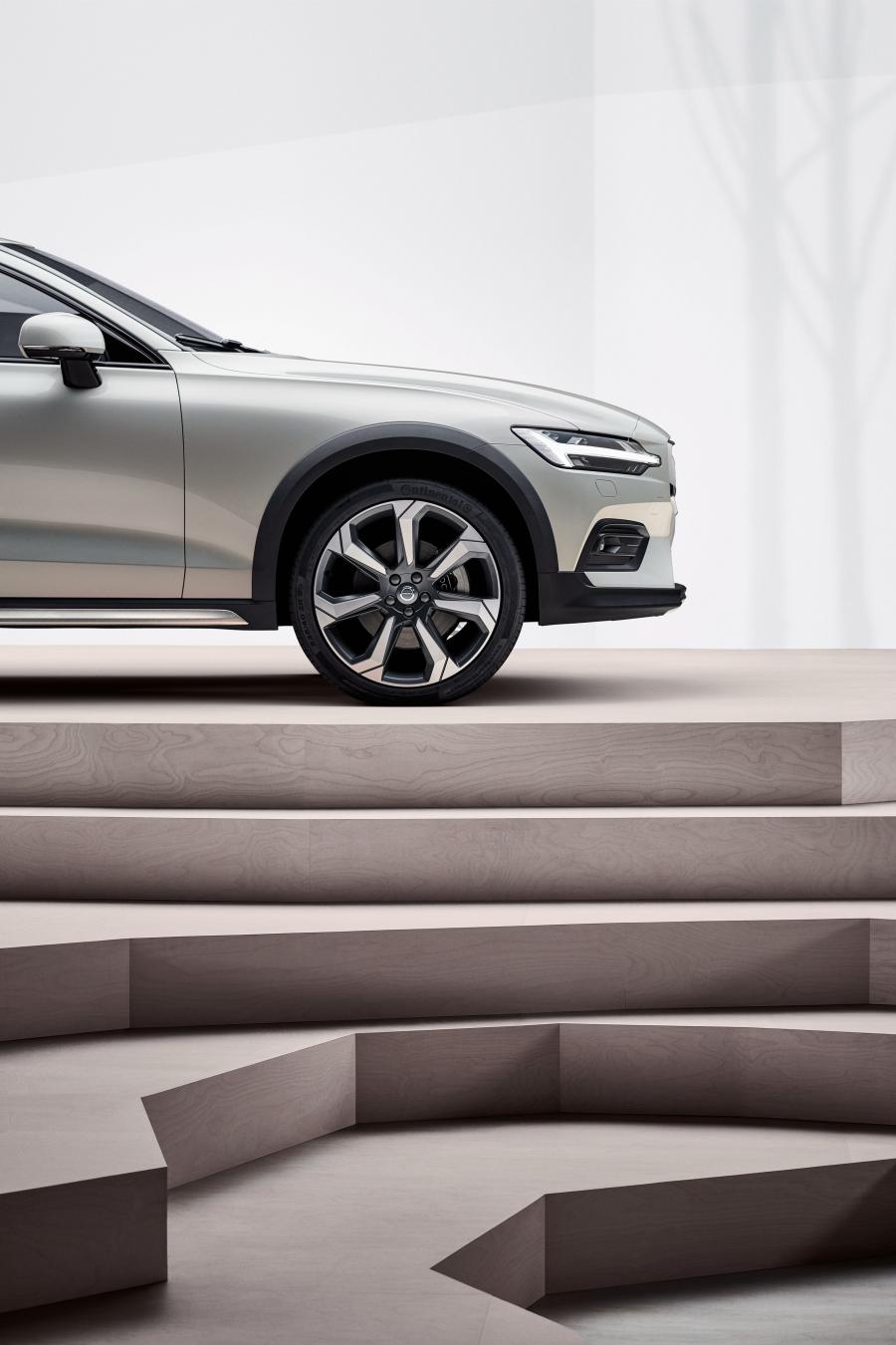 Детали экстерьера Volvo V60 T5 Cross Country 2018 года  (WW) (фото 10 из 44)